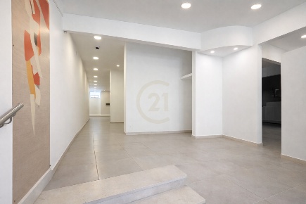 Foto Locale commerciale a Acireale San Cosmo, Corso Italia, Piazza Dante