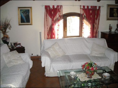 Foto Villa bifamiliare a Monsummano Terme Centro di 200 m² con 6 locali