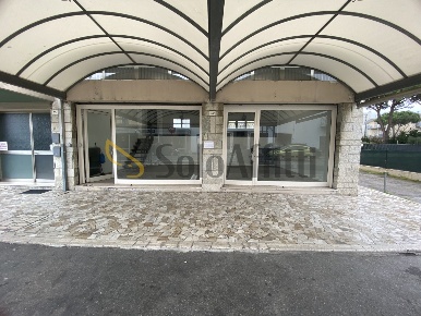 Foto Locale commerciale in Via dei Martiri 33A, Rimini di 100 m² in affitto