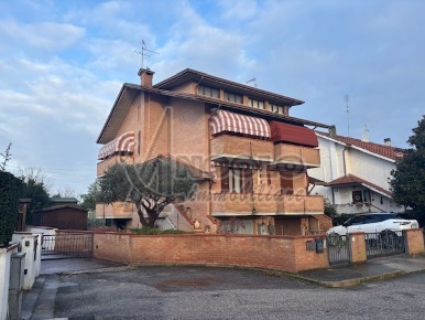 Foto Villa bifamiliare a Occhiobello di 140 m² in vendita