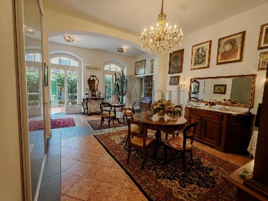 Foto Appartamento in Via del Giardino Botanico 11, Lucca di 130 m²