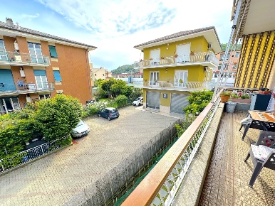 Foto Appartamento a Cogorno di 85 m² con 4 locali in vendita