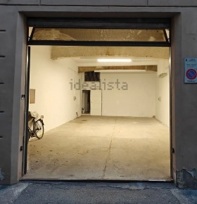 Foto Box in Vicolo Bianchetti, Bologna Centro Storico di 56 m² con 1 locali