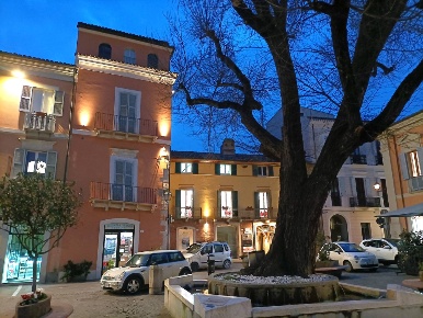 Foto Locale commerciale in Piazza Martiri, Teramo Centro di 80 m²