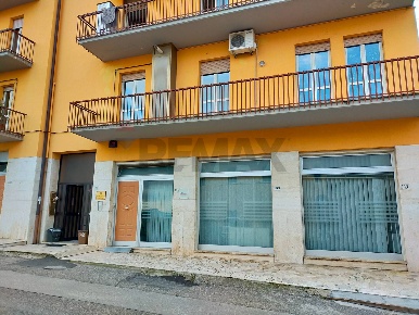 Foto Ufficio in Via Giuseppe Garibaldi 107, Magione Centro di 100 m²