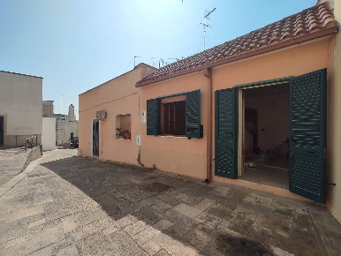 Foto Casa indipendente in Via Tunisi, Cannole di 96 m² con 5 locali