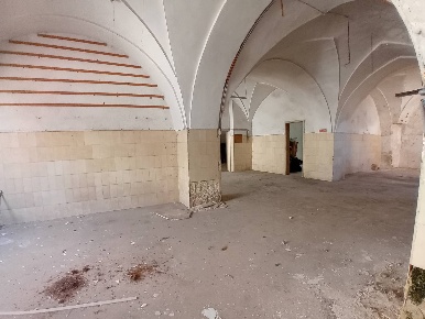 Foto Magazzino a Taviano Centro di 340 m² con 6 locali in vendita