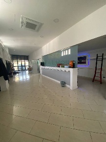 Foto Locale commerciale a San Giuseppe Vesuviano Centro di 430 m²