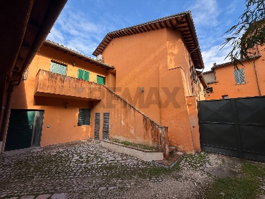 Foto Appartamento in VIA DEL LICEO 13, Foligno Centro Storico di 92 m²