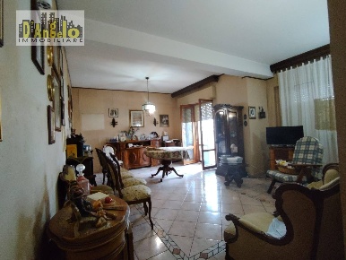 Foto Appartamento in Via Gramsci 4, Offida di 142 m² con 7 locali