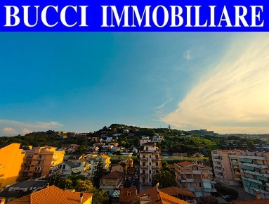 Foto Appartamento in Via Nazionale Adriatica Nord 90, Pescara di 160 m²