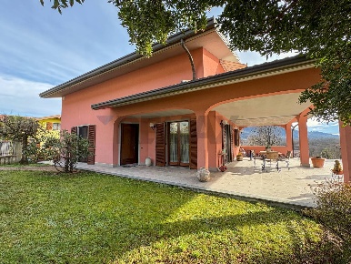 Foto Case semi ndipendenti in Via Repubblica 24A, Cuasso al Monte di 190 m²