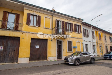 Foto Casa indipendente in via melzi 26, Magenta Centro di 140 m² in vendita