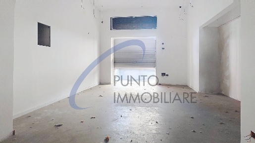 Foto Locale commerciale a Chiavari di 50 m² con 2 locali in affitto