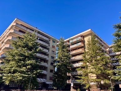 Foto Appartamento in Via Simone Martini, Roma Tintoretto di 89 m²