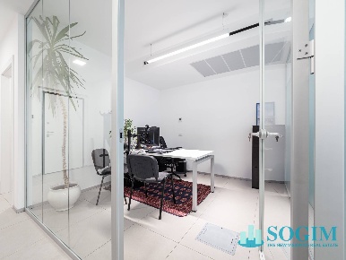 Foto Negozio in via Piave 25, Mariano Comense Centro di 69 m² con 1 locali