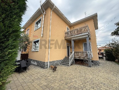 Foto Case semi ndipendenti in via Como 118, Marnate Centro di 232 m²