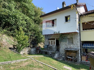 Foto Villa a schiera in Via Dante Alighieri 42, Arsiè Centro di 90 m²