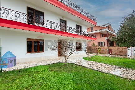 Foto Appartamento in Via Sant'Agata 29, Cepagatti Sant'agata di 209 m²