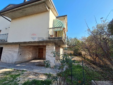 Foto Case indipendenti in VIA VENEZIA  LOC.COLLECCHIO 16, Trevi di 300 m²