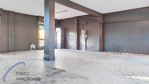 Foto Locale commerciale a Chiavari di 110 m² con 1 locali in affitto