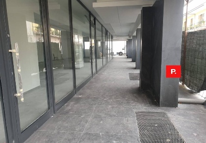 Foto Locale commerciale in Via Dante Alighieri 15, Curti di 260 m²