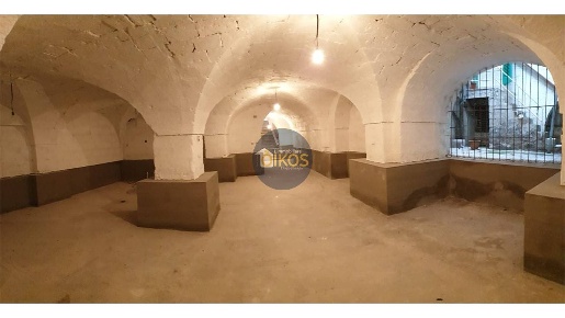 Foto Posti auto in Via Tenente Vasco 25, Monopoli Centro di 190 m²