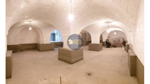 Foto Posti auto in Via Tenente Vasco 25, Monopoli Centro di 190 m²