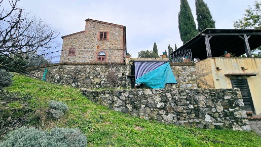 Foto Rustico a Roccastrada Roccatederighi di 180 m² con 6 locali in vendita