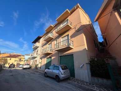 Foto Appartamento in frazione Rocciano, Teramo di 144 m² con 4 locali