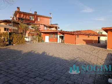 Foto Locale commerciale in Via Repubblica 7, Lurate Caccivio Centro