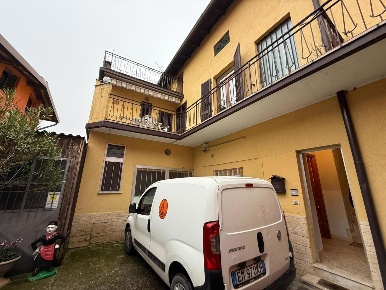 Foto Casa indipendente in Via castello 3, Capriolo di 220 m² con 4 locali