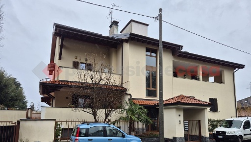 Foto Appartamento in Via petraca 12, Canegrate di 170 m² con 4 locali