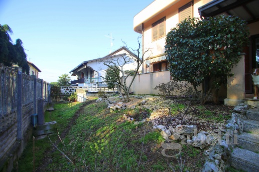 casa indipendente in vendita a Busto Arsizio