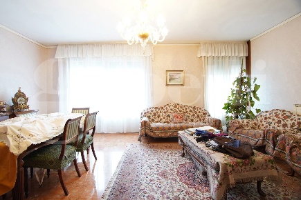 Foto Appartamento in Viale San Marco, Venezia Mestre di 100 m² con 5 locali