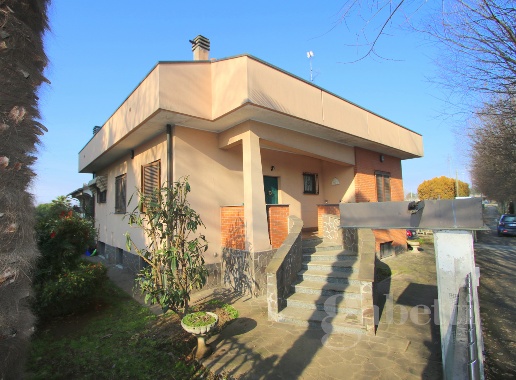 casa indipendente in vendita a Busto Arsizio