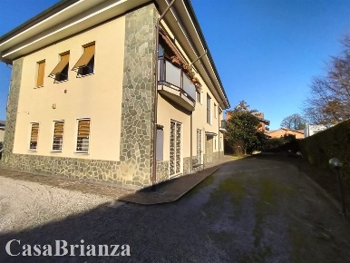 Foto Laboratorio a Vedano al Lambro di 90 m² con 1 locali in affitto