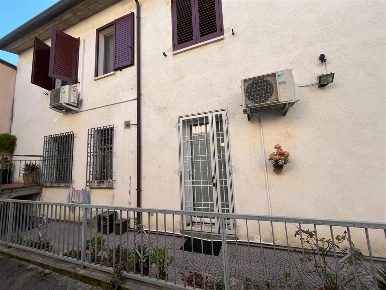 Foto Case semi ndipendenti a Ravenna di 160 m² con 6 locali in vendita