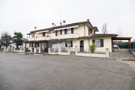 Foto Appartamento in Via Berlinguer, Conselice Centro di 94 m² con 3 locali