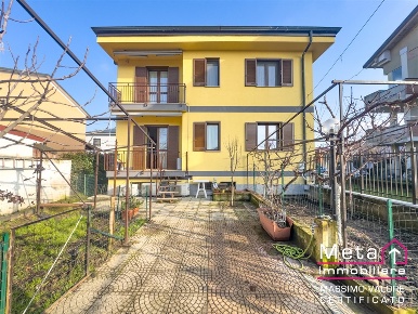 Foto Villa unifamiliare in via Lombardi, San Giuliano Milanese di 220 m²