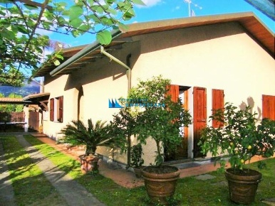 Foto Case indipendenti a Montignoso Cinquale di 90 m² con 4 locali