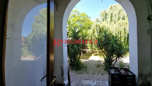 Foto Locale commerciale a Collesalvetti Stagno di 170 m² con 3 locali