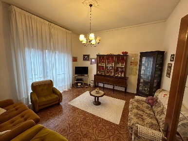 Foto Casa indipendente a Rapolano Terme Centro di 300 m² con 10 locali