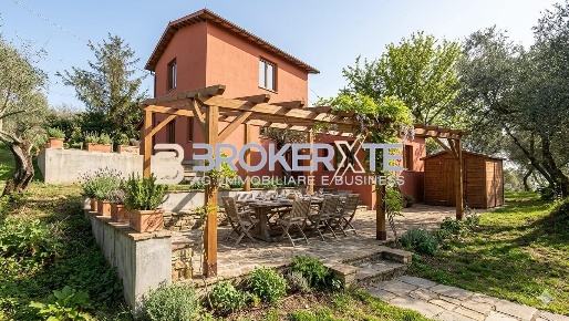 Foto Casa indipendente a Fosdinovo di 105 m² con 3 locali in vendita