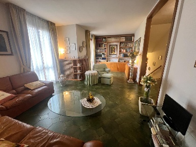 Foto Villa bifamiliare a Montelupo Fiorentino Centro di 200 m² con 6 locali