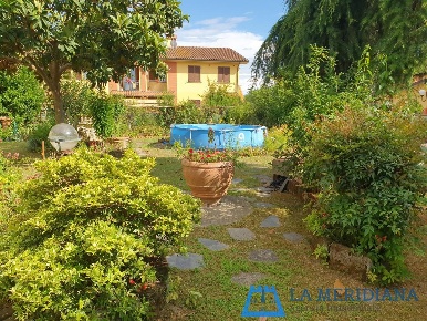 Foto Casa indipendente a Larciano San Rocco di 270 m² con 11 locali