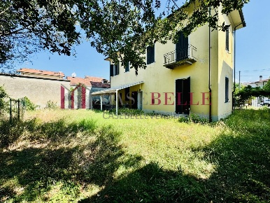 Foto Villa unifamiliare a Camaiore Lido di Camaiore di 200 m² con 8 locali