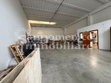 Foto Capannone industriale a Vicopisano Piana Di Noce di 220 m² in affitto