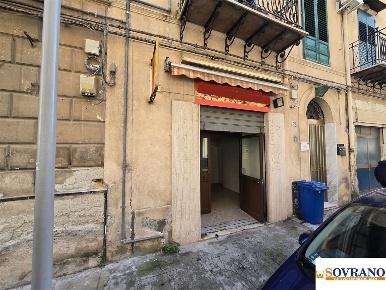 Foto Locale commerciale in Via Vito La Mantia, Palermo Zisa di 300 m²