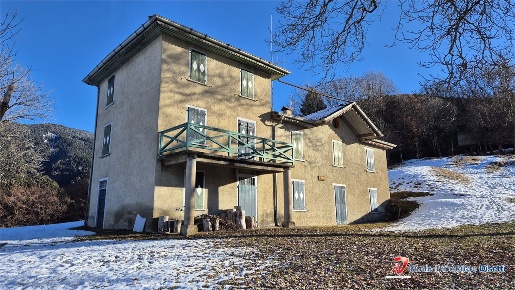 Foto Villa unifamiliare in Località Dosso delle Virgole, Borno di 655 m²